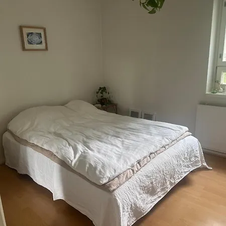アパート Peaceful Two-room In Roihuvuori ヘルシンキ